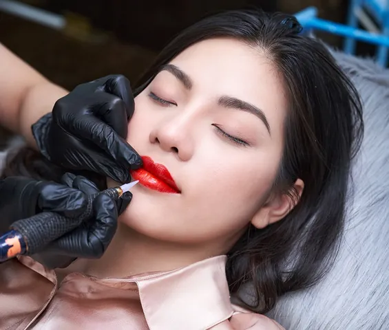 Tổng Hợp Hình Ảnh Phun Môi Thực Tế: Từ Môi Đẹp Tự Nhiên Đến Môi Hỏng Cho Nam Và Nữ