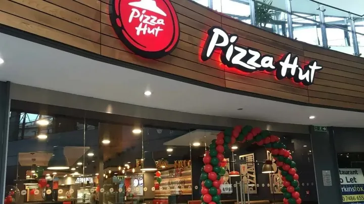 Khám Phá Hình Ảnh Pizza Hut Cho Thực Khách: Từ Logo, Thực Đơn Đến Không Gian Nhà Hàng Khám Phá Hình Ảnh Pizza Hut Cho Thực Khách: Từ Logo, Thực Đơn Đến Không Gian Nhà Hàng