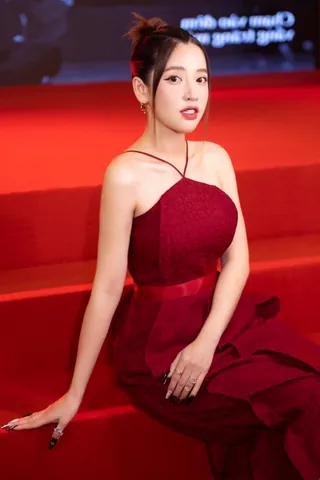 Chiêm Ngưỡng Hình Ảnh Diễn Viên Puka Rạng Rỡ Trước Và Sau Khi Sinh Con Dành Cho Người Hâm Mộ Chiêm Ngưỡng Hình Ảnh Diễn Viên Puka Rạng Rỡ Trước Và Sau Khi Sinh Con Dành Cho Người Hâm Mộ