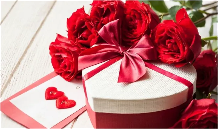 Tổng Hợp Hình Ảnh Quà Valentine Đẹp, Ngọt Ngào Cho Người Yêu Kèm Hình Ảnh Hộp Quà, Gối Ôm