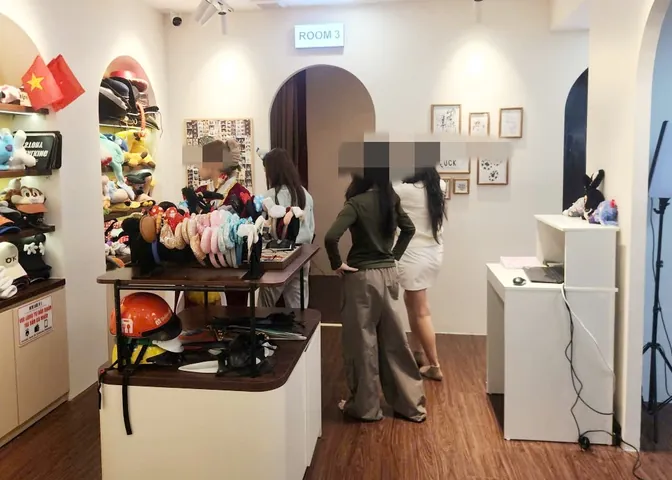 Tìm Hiểu Hình Ảnh Quay Lén: Hiện Tượng Xâm Phạm Riêng Tư, Rủi Ro Pháp Lý Và Cách Bảo Vệ Cộng Đồng Mạng Tìm Hiểu Hình Ảnh Quay Lén: Hiện Tượng Xâm Phạm Riêng Tư, Rủi Ro Pháp Lý Và Cách Bảo Vệ Cộng Đồng Mạng