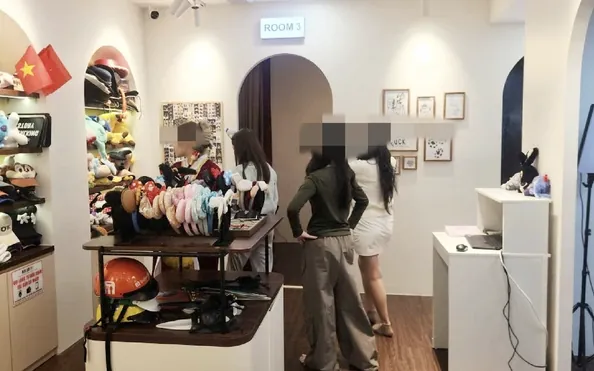 Tìm Hiểu Hình Ảnh Quay Lén: Hiện Tượng Xâm Phạm Riêng Tư, Rủi Ro Pháp Lý Và Cách Bảo Vệ Cộng Đồng Mạng Tìm Hiểu Hình Ảnh Quay Lén: Hiện Tượng Xâm Phạm Riêng Tư, Rủi Ro Pháp Lý Và Cách Bảo Vệ Cộng Đồng Mạng