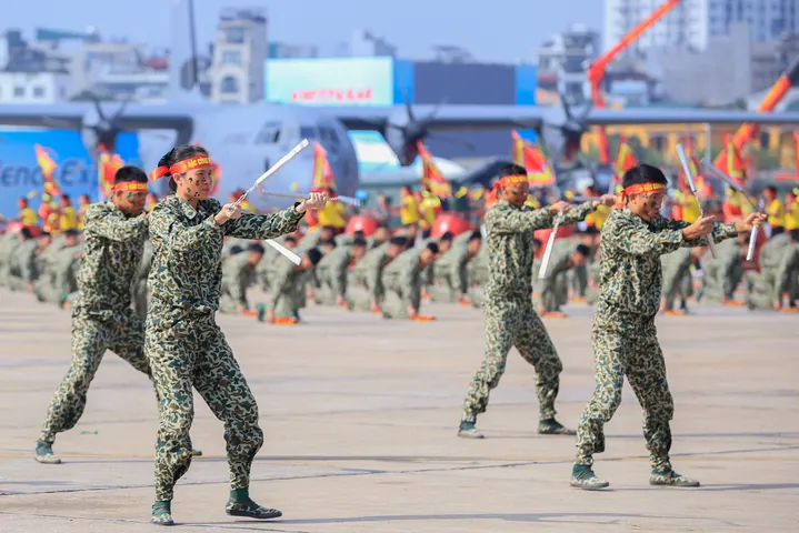 Khám Phá Hình Ảnh Quốc Phòng Việt Nam Ý Nghĩa Dành Cho Độc Giả: Từ Ảnh Triển Lãm Đến Tranh Cổ Động Khám Phá Hình Ảnh Quốc Phòng Việt Nam Ý Nghĩa Dành Cho Độc Giả: Từ Ảnh Triển Lãm Đến Tranh Cổ Động