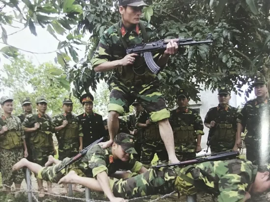 Khám Phá Hình Ảnh Quốc Phòng Việt Nam Ý Nghĩa Dành Cho Độc Giả: Từ Ảnh Triển Lãm Đến Tranh Cổ Động Khám Phá Hình Ảnh Quốc Phòng Việt Nam Ý Nghĩa Dành Cho Độc Giả: Từ Ảnh Triển Lãm Đến Tranh Cổ Động