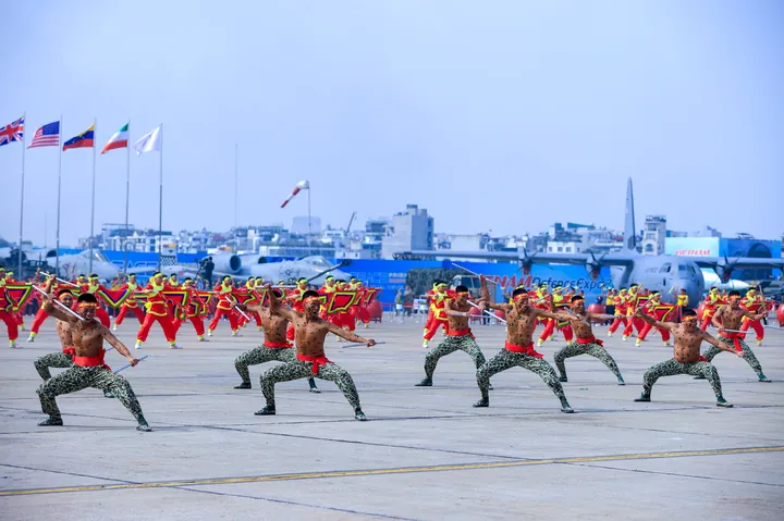 Khám Phá Hình Ảnh Quốc Phòng Việt Nam Ý Nghĩa Dành Cho Độc Giả: Từ Ảnh Triển Lãm Đến Tranh Cổ Động Khám Phá Hình Ảnh Quốc Phòng Việt Nam Ý Nghĩa Dành Cho Độc Giả: Từ Ảnh Triển Lãm Đến Tranh Cổ Động
