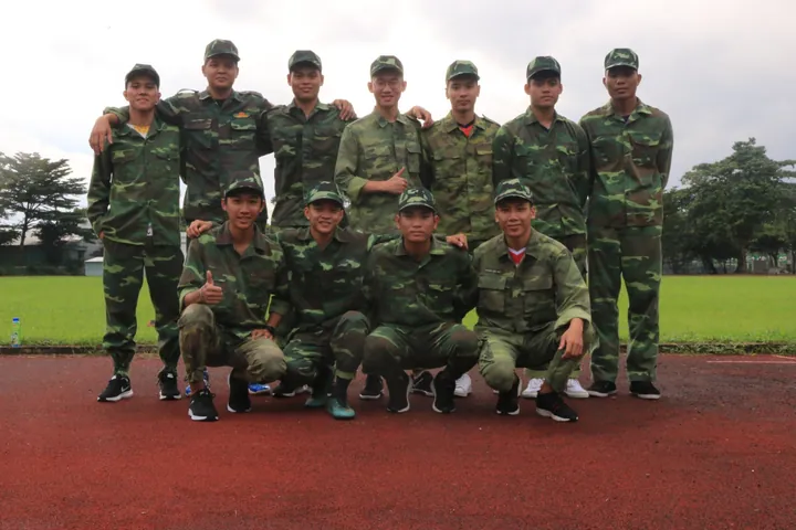 Khám Phá Hình Ảnh Quốc Phòng Việt Nam Ý Nghĩa Dành Cho Độc Giả: Từ Ảnh Triển Lãm Đến Tranh Cổ Động Khám Phá Hình Ảnh Quốc Phòng Việt Nam Ý Nghĩa Dành Cho Độc Giả: Từ Ảnh Triển Lãm Đến Tranh Cổ Động