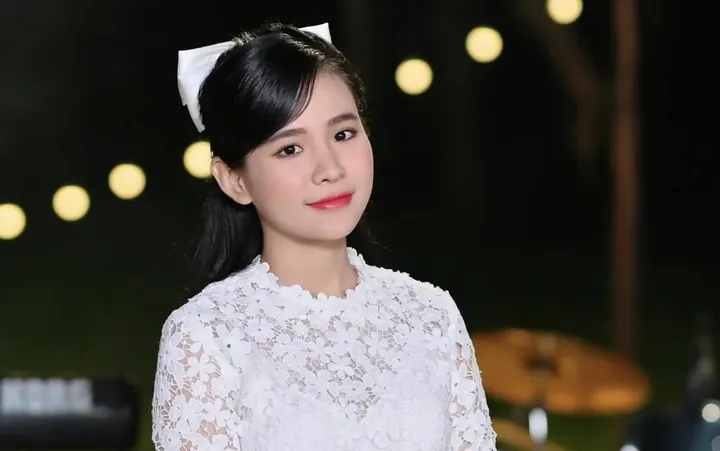Tổng Hợp Hình Ảnh Quỳnh Trang: Album Ảnh Đẹp Diễn Viên Trang Mây (chang Mây), Ca Sĩ Thân Nguyễn Thùy Trang Và Con Gái Công Lý