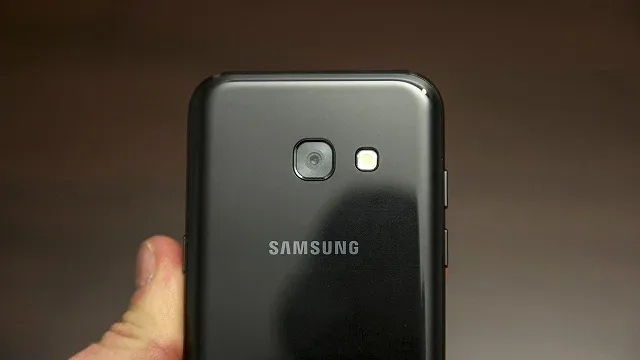 Xem Hình Ảnh Samsung Galaxy A3 Các Đời: Tổng Hợp Chi Tiết Cho Người Dùng Muốn So Sánh Mẫu Cũ Và Mới