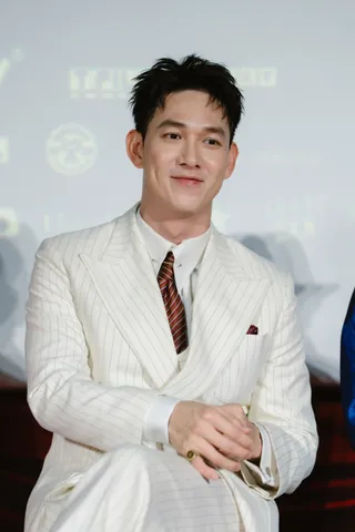 Xem Và Tải Hình Ảnh Song Luân: Bộ Sưu Tập Ảnh Đời Thường, Visual Điển Trai Cho Fan Hâm Mộ