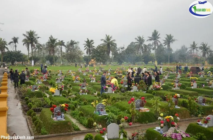 Chiêm Ngưỡng Hình Ảnh Tảo Mộ Đầy Ý Nghĩa Của Người Việt Và So Sánh Với Lễ Tảo Mộ Nước Láng Giềng