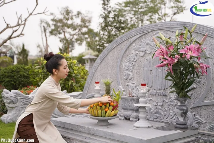 Chiêm Ngưỡng Hình Ảnh Tảo Mộ Đầy Ý Nghĩa Của Người Việt Và So Sánh Với Lễ Tảo Mộ Nước Láng Giềng