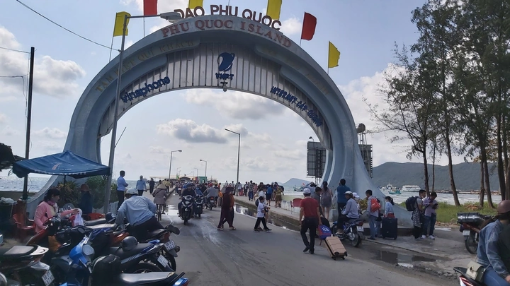 Hình Ảnh Tàu Cao Tốc Đi Phú Quốc: Bộ Sưu Tập Đầy Đủ Cho Du Khách & Nghiên Cứu (2026) Hình Ảnh Tàu Cao Tốc Đi Phú Quốc: Bộ Sưu Tập Đầy Đủ Cho Du Khách & Nghiên Cứu (2026)