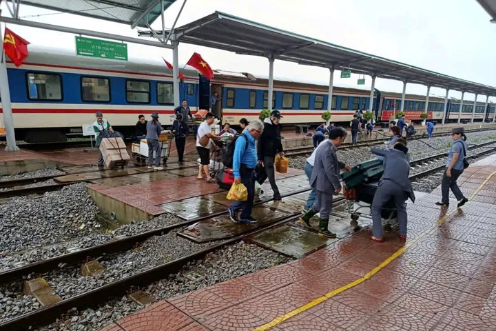Xem Hình Ảnh Tàu Se1: Thực Tế Khoang Ghế, Toa Xe Và Trải Nghiệm Đi Tàu Cho Hành Khách Xem Hình Ảnh Tàu Se1: Thực Tế Khoang Ghế, Toa Xe Và Trải Nghiệm Đi Tàu Cho Hành Khách