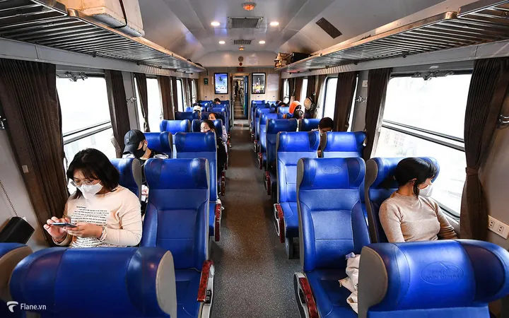 Xem Hình Ảnh Tàu Se1: Thực Tế Khoang Ghế, Toa Xe Và Trải Nghiệm Đi Tàu Cho Hành Khách Xem Hình Ảnh Tàu Se1: Thực Tế Khoang Ghế, Toa Xe Và Trải Nghiệm Đi Tàu Cho Hành Khách