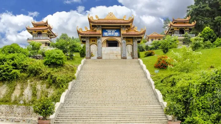 Chiêm Ngưỡng Bộ Hình Ảnh Tây Thiên Tam Đảo: Thiền Viện Trúc Lâm Và Danh Thắng Tâm Linh Cho Người Yêu Du Lịch Việt
