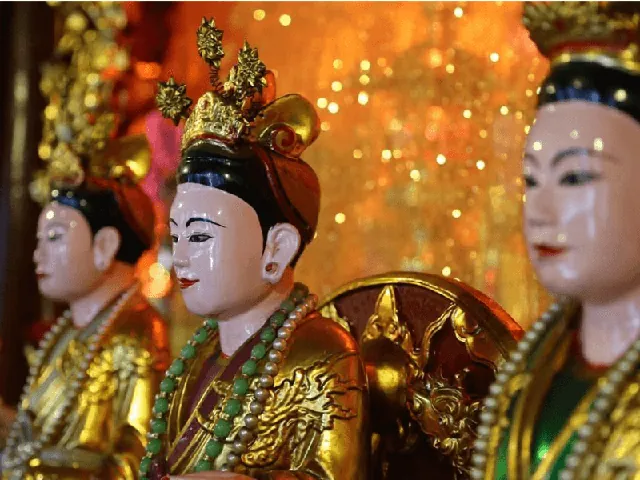 Khám Phá Hình Ảnh Thánh Mẫu Trong Tín Ngưỡng Thờ Mẫu Việt Nam Dành Cho Người Tìm Hiểu Văn Hóa Tâm Linh
