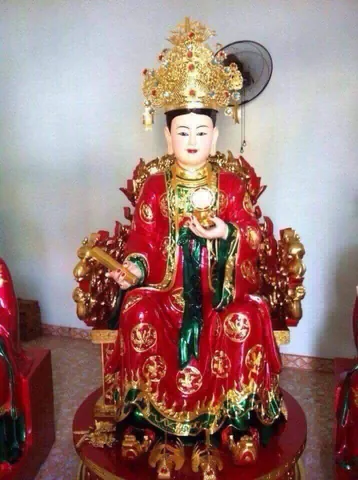 Khám Phá Hình Ảnh Thánh Mẫu Trong Tín Ngưỡng Thờ Mẫu Việt Nam Dành Cho Người Tìm Hiểu Văn Hóa Tâm Linh
