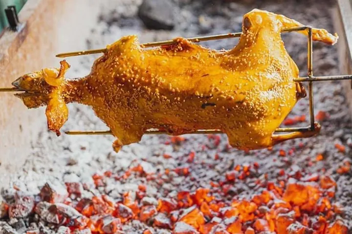Xem & Tải Hình Ảnh Thỏ Quay Da Giòn Rắc Mè Chuẩn Vị Cho Người Đam Mê Ẩm Thực