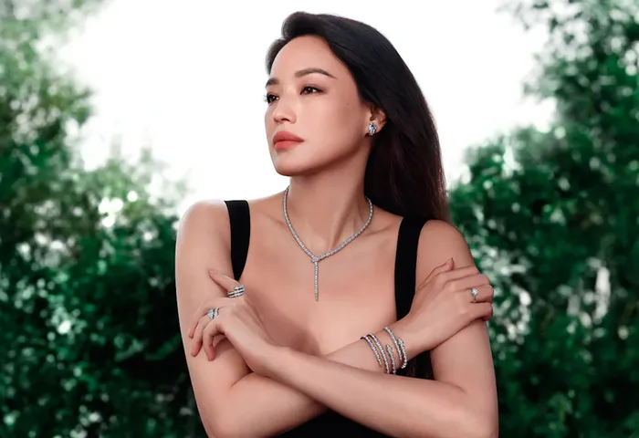 Chiêm Ngưỡng Hình Ảnh Thư Kỳ Mới Nhất: Nhan Sắc Tuổi 50 Rực Rỡ Của Nữ Minh Tinh So Với Thời Trẻ Chiêm Ngưỡng Hình Ảnh Thư Kỳ Mới Nhất: Nhan Sắc Tuổi 50 Rực Rỡ Của Nữ Minh Tinh So Với Thời Trẻ