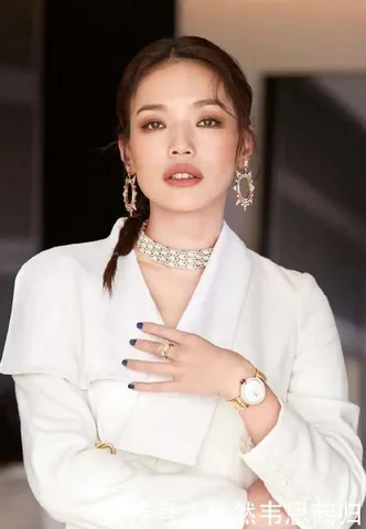 Chiêm Ngưỡng Hình Ảnh Thư Kỳ Mới Nhất: Nhan Sắc Tuổi 50 Rực Rỡ Của Nữ Minh Tinh So Với Thời Trẻ Chiêm Ngưỡng Hình Ảnh Thư Kỳ Mới Nhất: Nhan Sắc Tuổi 50 Rực Rỡ Của Nữ Minh Tinh So Với Thời Trẻ
