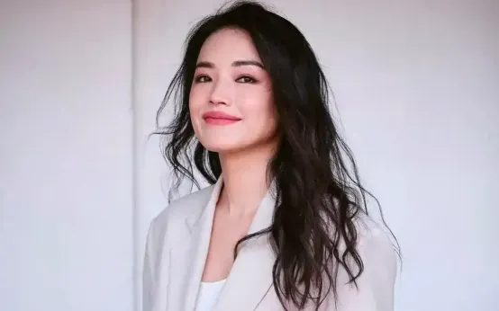 Chiêm Ngưỡng Hình Ảnh Thư Kỳ Mới Nhất: Nhan Sắc Tuổi 50 Rực Rỡ Của Nữ Minh Tinh So Với Thời Trẻ Chiêm Ngưỡng Hình Ảnh Thư Kỳ Mới Nhất: Nhan Sắc Tuổi 50 Rực Rỡ Của Nữ Minh Tinh So Với Thời Trẻ
