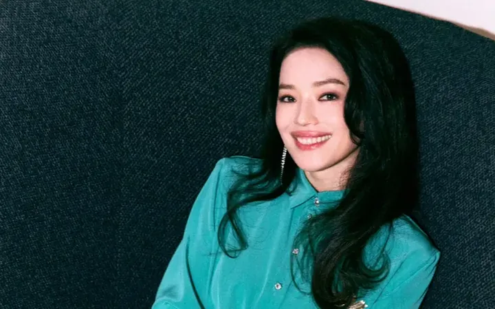 Chiêm Ngưỡng Hình Ảnh Thư Kỳ Mới Nhất: Nhan Sắc Tuổi 50 Rực Rỡ Của Nữ Minh Tinh So Với Thời Trẻ Chiêm Ngưỡng Hình Ảnh Thư Kỳ Mới Nhất: Nhan Sắc Tuổi 50 Rực Rỡ Của Nữ Minh Tinh So Với Thời Trẻ