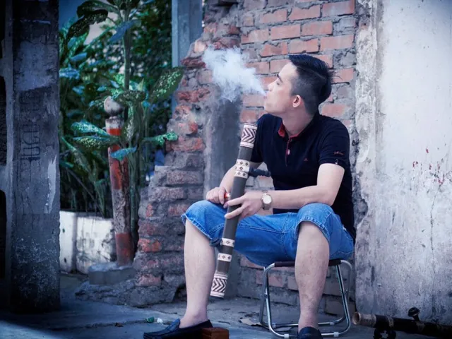 Khám Phá Hình Ảnh Thuốc Lào Đẹp Và Điếu Cày Truyền Thống Cho Người Yêu Văn Hóa Quê
