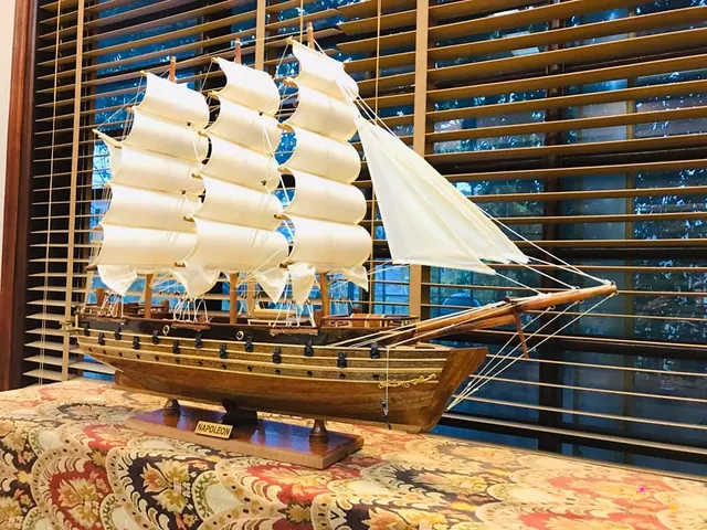 Tải Xuống Và Khám Phá Các Mẫu Hình Ảnh Thuyền Gỗ Phong Thủy Cho Dân Văn Phòng