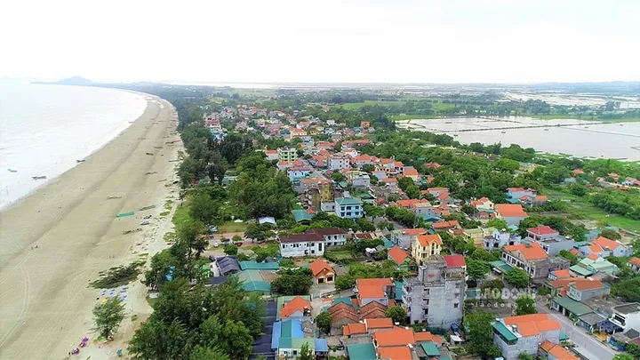 Chiêm Ngưỡng Hình Ảnh Trà Cổ: Bộ Sưu Tập Ảnh Bãi Biển Và Nhà Cổ Móng Cái Cho Người Yêu Du Lịch
