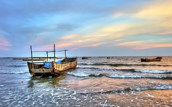 Chiêm Ngưỡng Hình Ảnh Trà Cổ: Bộ Sưu Tập Ảnh Bãi Biển Và Nhà Cổ Móng Cái Cho Người Yêu Du Lịch