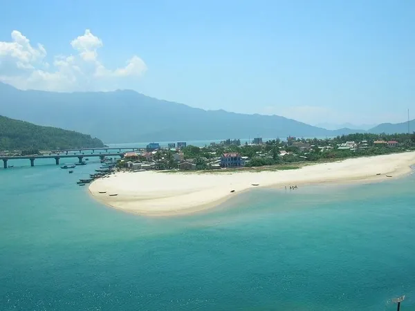 Chiêm Ngưỡng Hình Ảnh Trà Cổ: Bộ Sưu Tập Ảnh Bãi Biển Và Nhà Cổ Móng Cái Cho Người Yêu Du Lịch