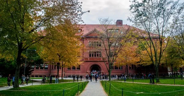 Chiêm Ngưỡng Hình Ảnh Trường Harvard Thực Tế Và Toàn Cảnh Khuôn Viên Dành Cho Sinh Viên Quốc Tế Chiêm Ngưỡng Hình Ảnh Trường Harvard Thực Tế Và Toàn Cảnh Khuôn Viên Dành Cho Sinh Viên Quốc Tế