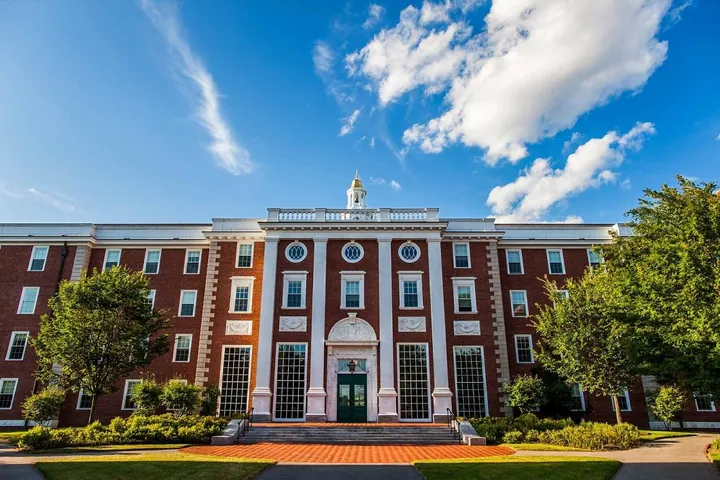 Chiêm Ngưỡng Hình Ảnh Trường Harvard Thực Tế Và Toàn Cảnh Khuôn Viên Dành Cho Sinh Viên Quốc Tế Chiêm Ngưỡng Hình Ảnh Trường Harvard Thực Tế Và Toàn Cảnh Khuôn Viên Dành Cho Sinh Viên Quốc Tế