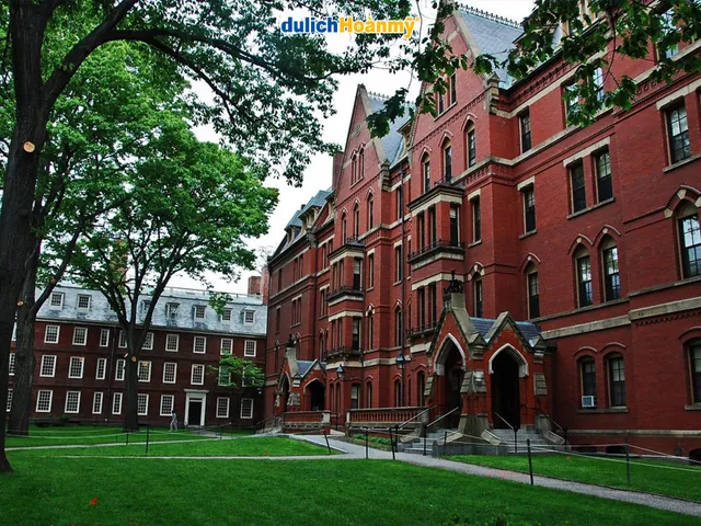 Chiêm Ngưỡng Hình Ảnh Trường Harvard Thực Tế Và Toàn Cảnh Khuôn Viên Dành Cho Sinh Viên Quốc Tế Chiêm Ngưỡng Hình Ảnh Trường Harvard Thực Tế Và Toàn Cảnh Khuôn Viên Dành Cho Sinh Viên Quốc Tế