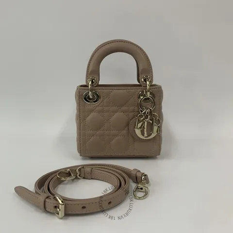Xem Hình Ảnh Túi Dior Chính Hãng: Các Mẫu Biểu Tượng Và Thiết Kế Nổi Bật Cho Tín Đồ Thời Trang Xem Hình Ảnh Túi Dior Chính Hãng: Các Mẫu Biểu Tượng Và Thiết Kế Nổi Bật Cho Tín Đồ Thời Trang