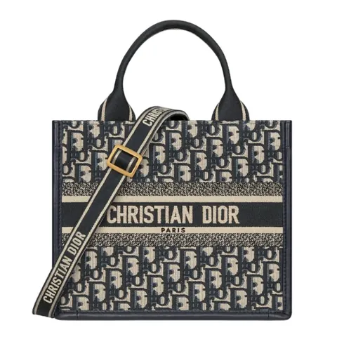 Xem Hình Ảnh Túi Dior Chính Hãng: Các Mẫu Biểu Tượng Và Thiết Kế Nổi Bật Cho Tín Đồ Thời Trang Xem Hình Ảnh Túi Dior Chính Hãng: Các Mẫu Biểu Tượng Và Thiết Kế Nổi Bật Cho Tín Đồ Thời Trang