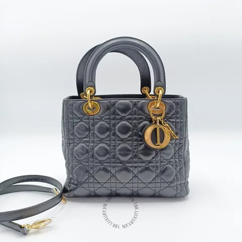 Xem Hình Ảnh Túi Dior Chính Hãng: Các Mẫu Biểu Tượng Và Thiết Kế Nổi Bật Cho Tín Đồ Thời Trang Xem Hình Ảnh Túi Dior Chính Hãng: Các Mẫu Biểu Tượng Và Thiết Kế Nổi Bật Cho Tín Đồ Thời Trang