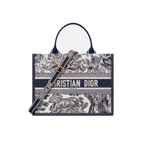Xem Hình Ảnh Túi Dior Chính Hãng: Các Mẫu Biểu Tượng Và Thiết Kế Nổi Bật Cho Tín Đồ Thời Trang Xem Hình Ảnh Túi Dior Chính Hãng: Các Mẫu Biểu Tượng Và Thiết Kế Nổi Bật Cho Tín Đồ Thời Trang