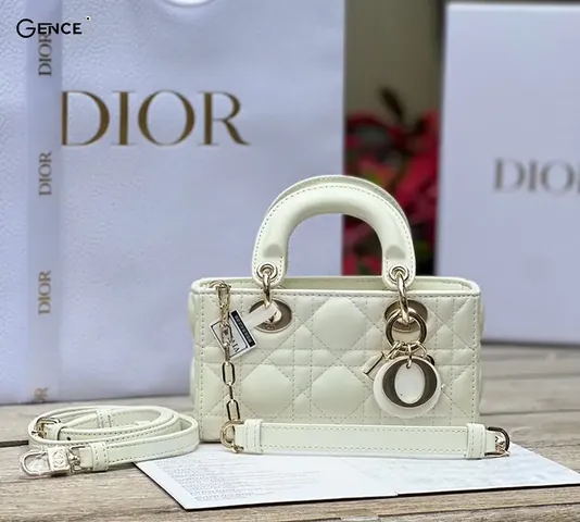 Xem Hình Ảnh Túi Dior Chính Hãng: Các Mẫu Biểu Tượng Và Thiết Kế Nổi Bật Cho Tín Đồ Thời Trang Xem Hình Ảnh Túi Dior Chính Hãng: Các Mẫu Biểu Tượng Và Thiết Kế Nổi Bật Cho Tín Đồ Thời Trang