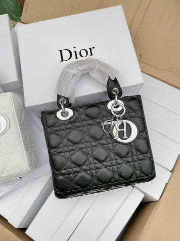 Xem Hình Ảnh Túi Dior Chính Hãng: Các Mẫu Biểu Tượng Và Thiết Kế Nổi Bật Cho Tín Đồ Thời Trang Xem Hình Ảnh Túi Dior Chính Hãng: Các Mẫu Biểu Tượng Và Thiết Kế Nổi Bật Cho Tín Đồ Thời Trang