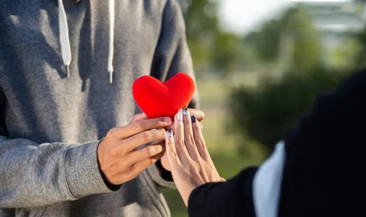 Tải Hình Ảnh Valentine Buồn Cô Đơn Cho Người Đang Tâm Trạng Trái Ngược Với Ngày Lễ Ngọt Ngào