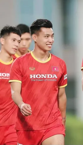Xem Hình Ảnh Văn Thanh Và Bạn Gái Bích Hạnh: Tổng Hợp Ảnh Cưới, Dạm Ngõ Cho Fan Hâm Mộ Bóng Đá Việt Nam