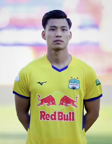 Xem Hình Ảnh Văn Thanh Và Bạn Gái Bích Hạnh: Tổng Hợp Ảnh Cưới, Dạm Ngõ Cho Fan Hâm Mộ Bóng Đá Việt Nam