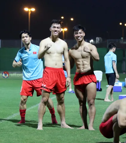 Xem Hình Ảnh Văn Thanh Và Bạn Gái Bích Hạnh: Tổng Hợp Ảnh Cưới, Dạm Ngõ Cho Fan Hâm Mộ Bóng Đá Việt Nam