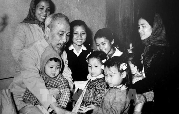 Hình Ảnh Bác Hồ Và Các Cháu Thiếu Nhi: Bộ Sưu Tập Yêu Thương, Lịch Sử & Ý Nghĩa Giáo Dục (dành Cho Giáo Viên & Phụ Huynh)