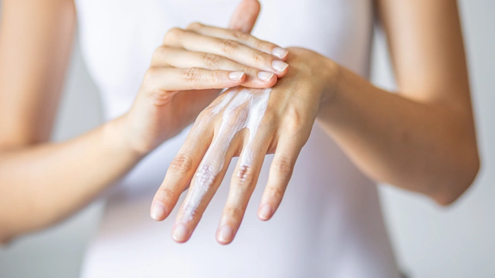 Hình Ảnh Viêm Da Cơ Địa Ở Người Lớn: Đánh Giá Trực Quan, Nguyên Nhân, Và Phương Pháp Điều Trị Hiệu Quả Cho Người Trưởng Thành