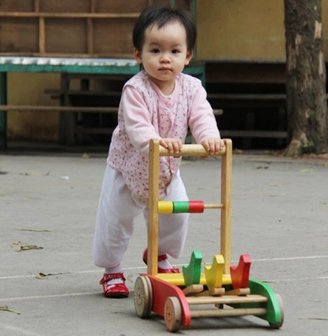 Hình Ảnh Xe Tập Đi Cho Bé: Bộ Sưu Tập, Lựa Chọn An Toàn & Hướng Dẫn Mua Hàng Thông Minh Cho Các Bố Mẹ Hình Ảnh Xe Tập Đi Cho Bé: Bộ Sưu Tập, Lựa Chọn An Toàn & Hướng Dẫn Mua Hàng Thông Minh Cho Các Bố Mẹ