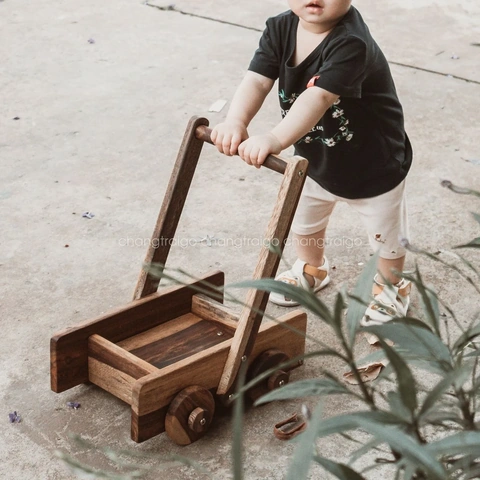 Hình Ảnh Xe Tập Đi Cho Bé: Bộ Sưu Tập, Lựa Chọn An Toàn & Hướng Dẫn Mua Hàng Thông Minh Cho Các Bố Mẹ Hình Ảnh Xe Tập Đi Cho Bé: Bộ Sưu Tập, Lựa Chọn An Toàn & Hướng Dẫn Mua Hàng Thông Minh Cho Các Bố Mẹ