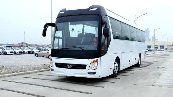 Chiêm Ngưỡng Bộ Sưu Tập Hình Ảnh Xe Universe Đa Dạng Từ Ngoại Thất Đến Nội Thất Cho Người Chọn Mua Xe Khách