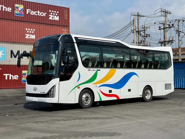 Chiêm Ngưỡng Bộ Sưu Tập Hình Ảnh Xe Universe Đa Dạng Từ Ngoại Thất Đến Nội Thất Cho Người Chọn Mua Xe Khách